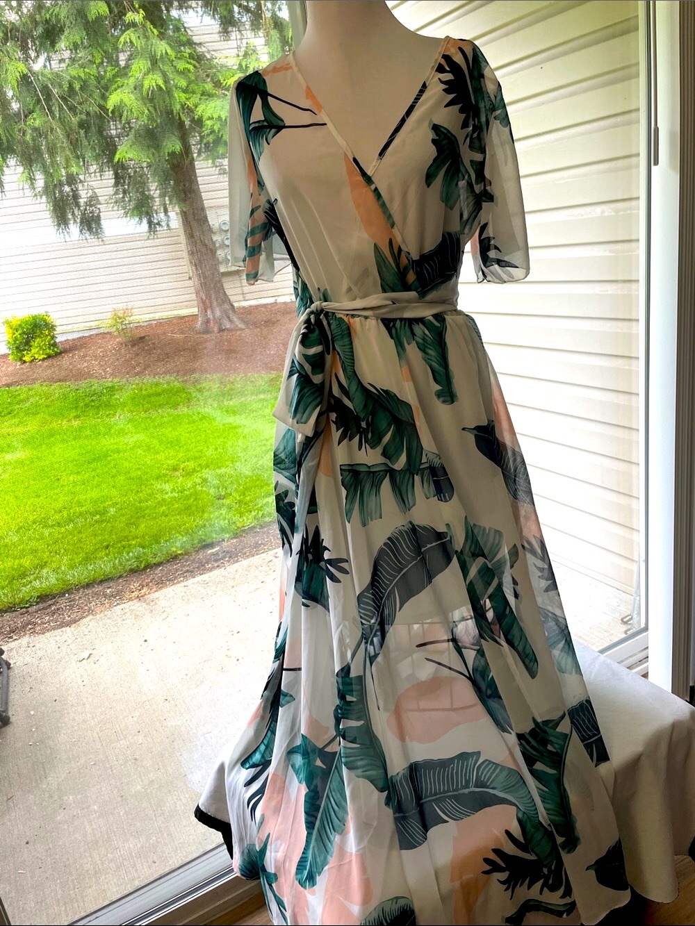 Women’s EUC INDIGO ROSE Tropical Leaf Print Maxi Wrap Dress Sz L V-Neckline
